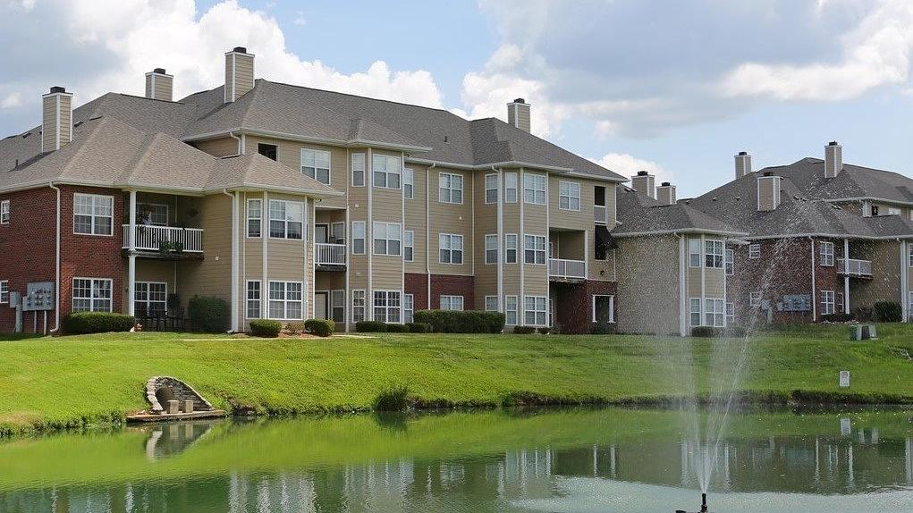 Landing Furnished Apartment The Legends at Indian Springs, Louisville